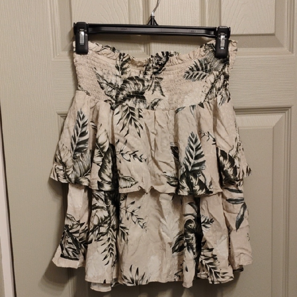 Suzy Shier Cream Mini Skirt with Black Leaf Print